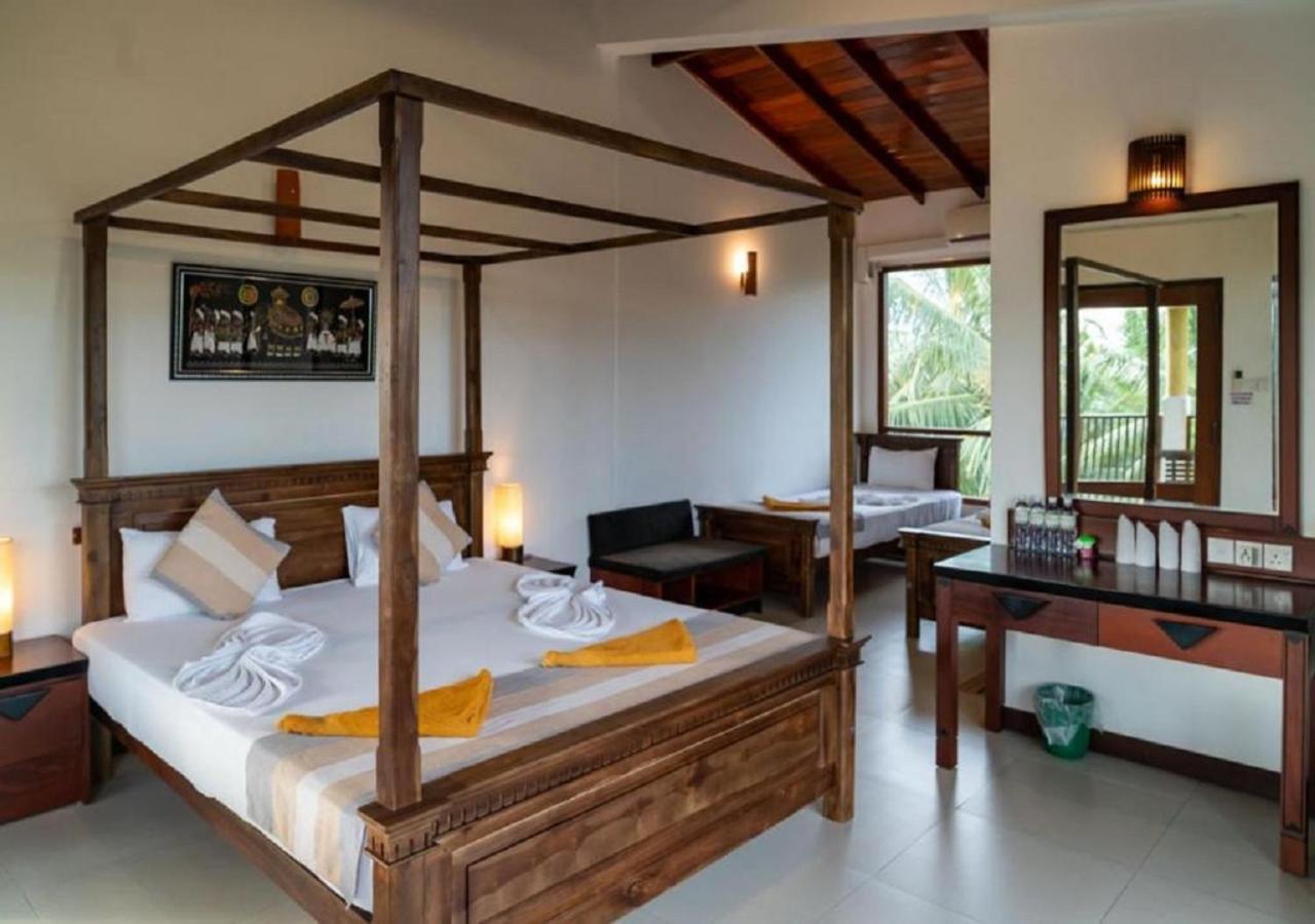 The Coconut Gardens & Restaurant होटल 3*
